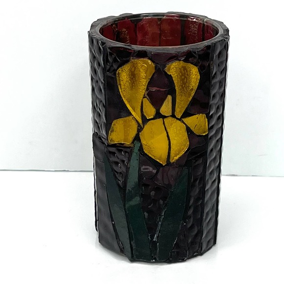 Glass mosaic candle holder with flower detail - Picture 1 of 3